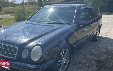 Mercedes-Benz E-Класс, 1996 год, 410 000 рублей, 3 фотография