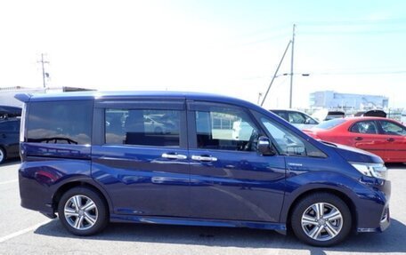 Honda Stepwgn IV, 2018 год, 2 500 000 рублей, 6 фотография