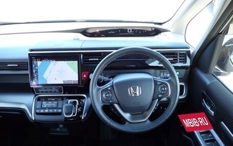 Honda Stepwgn IV, 2018 год, 2 500 000 рублей, 8 фотография