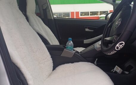 Toyota Prius, 2012 год, 1 050 000 рублей, 4 фотография