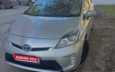 Toyota Prius, 2012 год, 1 050 000 рублей, 2 фотография