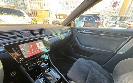 Skoda Superb III рестайлинг, 2019 год, 3 300 000 рублей, 23 фотография