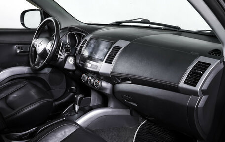 Mitsubishi Outlander III рестайлинг 3, 2011 год, 940 000 рублей, 11 фотография