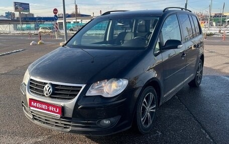 Volkswagen Touran III, 2008 год, 690 000 рублей, 1 фотография