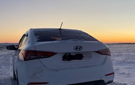 Hyundai Solaris II рестайлинг, 2017 год, 1 150 000 рублей, 13 фотография