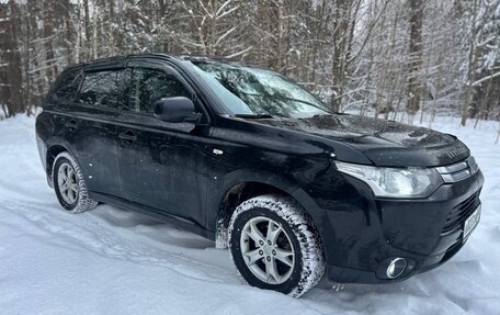 Mitsubishi Outlander III рестайлинг 3, 2014 год, 1 050 000 рублей, 13 фотография