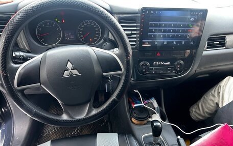 Mitsubishi Outlander III рестайлинг 3, 2014 год, 1 050 000 рублей, 5 фотография