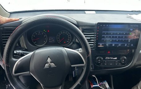 Mitsubishi Outlander III рестайлинг 3, 2014 год, 1 050 000 рублей, 6 фотография