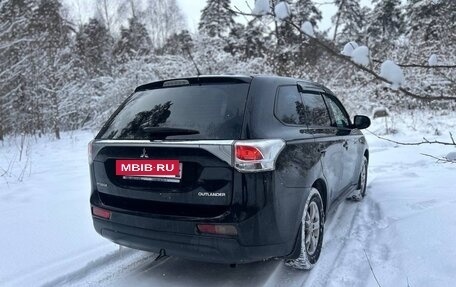 Mitsubishi Outlander III рестайлинг 3, 2014 год, 1 050 000 рублей, 10 фотография