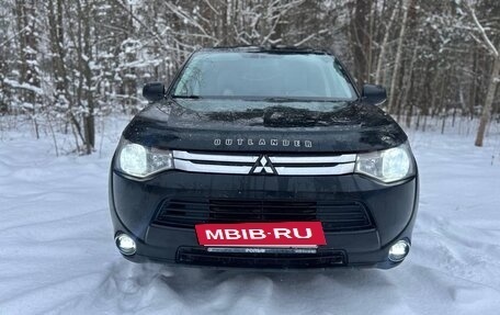 Mitsubishi Outlander III рестайлинг 3, 2014 год, 1 050 000 рублей, 14 фотография
