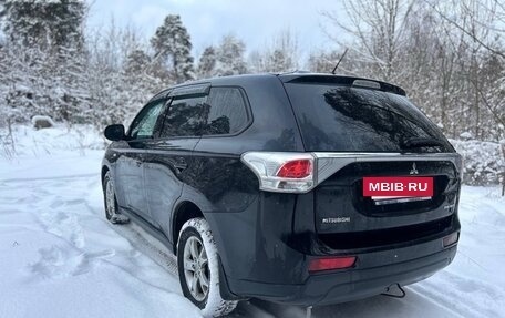 Mitsubishi Outlander III рестайлинг 3, 2014 год, 1 050 000 рублей, 7 фотография