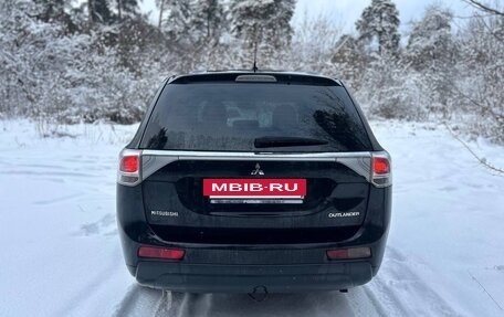 Mitsubishi Outlander III рестайлинг 3, 2014 год, 1 050 000 рублей, 9 фотография