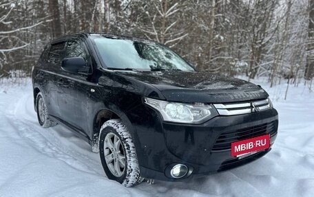 Mitsubishi Outlander III рестайлинг 3, 2014 год, 1 050 000 рублей, 12 фотография