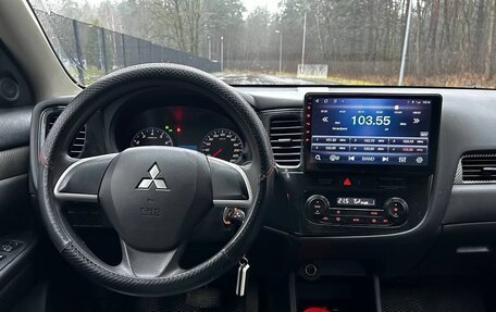 Mitsubishi Outlander III рестайлинг 3, 2014 год, 1 050 000 рублей, 17 фотография