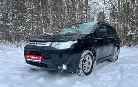 Mitsubishi Outlander III рестайлинг 3, 2014 год, 1 050 000 рублей, 16 фотография