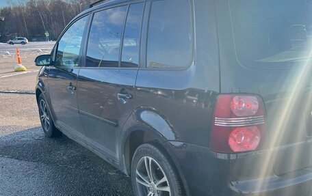 Volkswagen Touran III, 2008 год, 690 000 рублей, 2 фотография