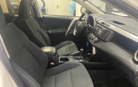 Toyota RAV4, 2016 год, 1 996 000 рублей, 18 фотография