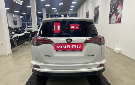 Toyota RAV4, 2016 год, 1 996 000 рублей, 6 фотография