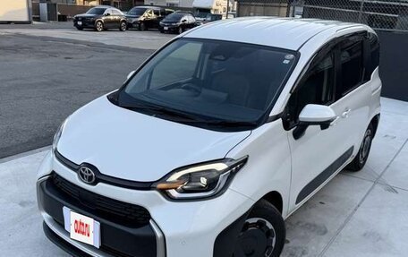 Toyota Sienta, 2023 год, 1 424 000 рублей, 1 фотография