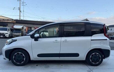 Toyota Sienta, 2023 год, 1 424 000 рублей, 9 фотография