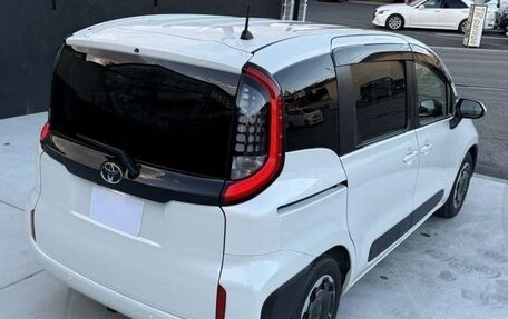 Toyota Sienta, 2023 год, 1 424 000 рублей, 13 фотография