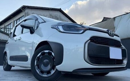 Toyota Sienta, 2023 год, 1 424 000 рублей, 8 фотография