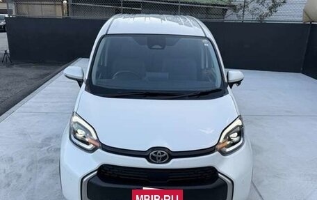 Toyota Sienta, 2023 год, 1 424 000 рублей, 2 фотография