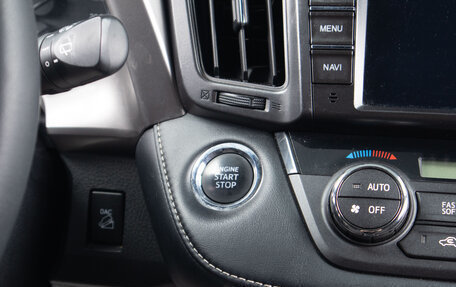 Toyota RAV4, 2018 год, 2 799 000 рублей, 16 фотография