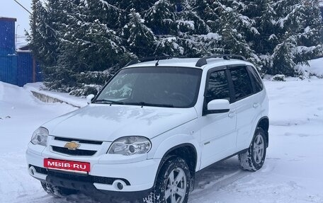 Chevrolet Niva I рестайлинг, 2015 год, 710 000 рублей, 2 фотография