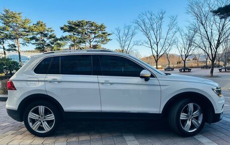 Volkswagen Tiguan II, 2020 год, 2 800 000 рублей, 5 фотография