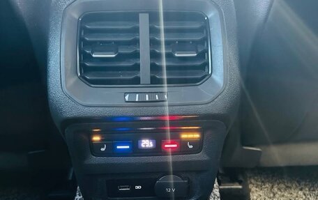 Volkswagen Tiguan II, 2020 год, 2 800 000 рублей, 18 фотография