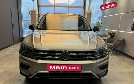 Volkswagen Tiguan II, 2019 год, 2 399 000 рублей, 2 фотография