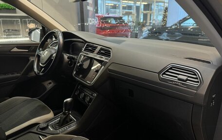 Volkswagen Tiguan II, 2019 год, 2 399 000 рублей, 22 фотография