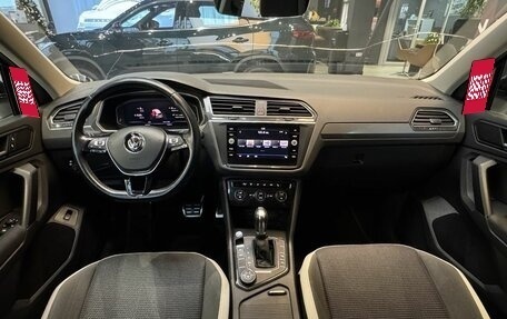 Volkswagen Tiguan II, 2019 год, 2 399 000 рублей, 17 фотография