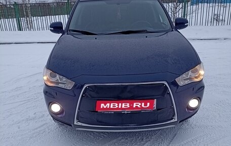 Mitsubishi Outlander III рестайлинг 3, 2011 год, 1 680 000 рублей, 1 фотография