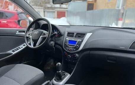 Hyundai Solaris II рестайлинг, 2012 год, 650 000 рублей, 20 фотография