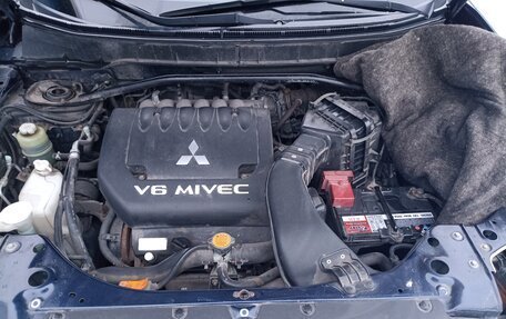 Mitsubishi Outlander III рестайлинг 3, 2011 год, 1 680 000 рублей, 14 фотография