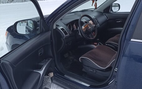 Mitsubishi Outlander III рестайлинг 3, 2011 год, 1 680 000 рублей, 10 фотография