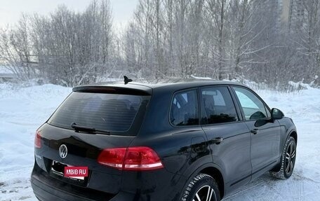 Volkswagen Touareg III, 2011 год, 1 750 000 рублей, 2 фотография