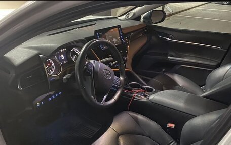 Toyota Camry, 2021 год, 3 300 000 рублей, 2 фотография