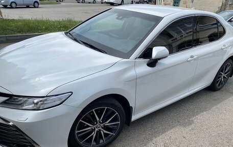 Toyota Camry, 2021 год, 3 300 000 рублей, 10 фотография