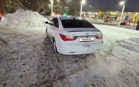Hyundai Sonata VI, 2011 год, 820 000 рублей, 2 фотография