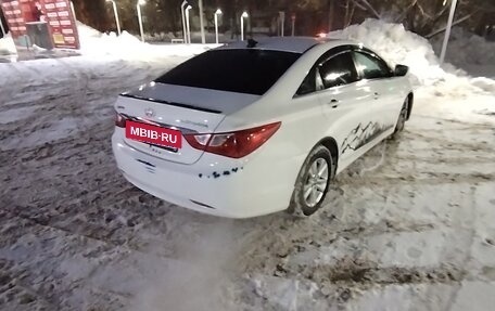 Hyundai Sonata VI, 2011 год, 820 000 рублей, 3 фотография