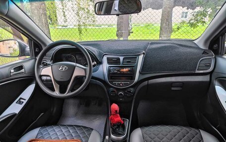 Hyundai Solaris II рестайлинг, 2015 год, 900 000 рублей, 7 фотография