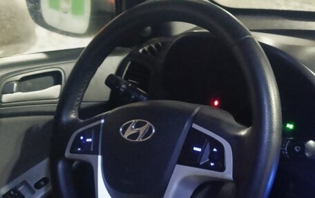 Hyundai Solaris II рестайлинг, 2011 год, 650 000 рублей, 10 фотография