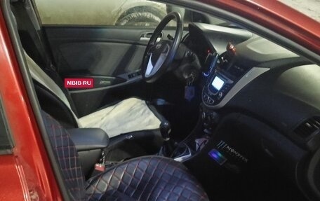 Hyundai Solaris II рестайлинг, 2011 год, 650 000 рублей, 12 фотография