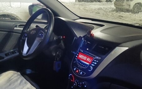 Hyundai Solaris II рестайлинг, 2011 год, 650 000 рублей, 11 фотография