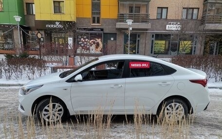 Hyundai Solaris II рестайлинг, 2017 год, 999 999 рублей, 4 фотография