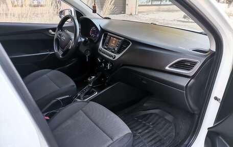 Hyundai Solaris II рестайлинг, 2017 год, 999 999 рублей, 9 фотография