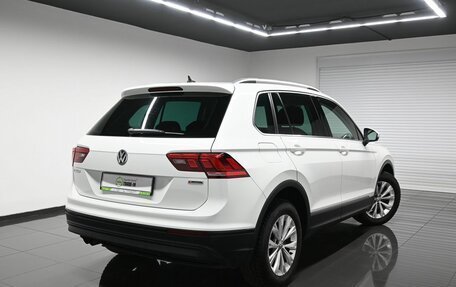 Volkswagen Tiguan II, 2019 год, 2 445 000 рублей, 2 фотография
